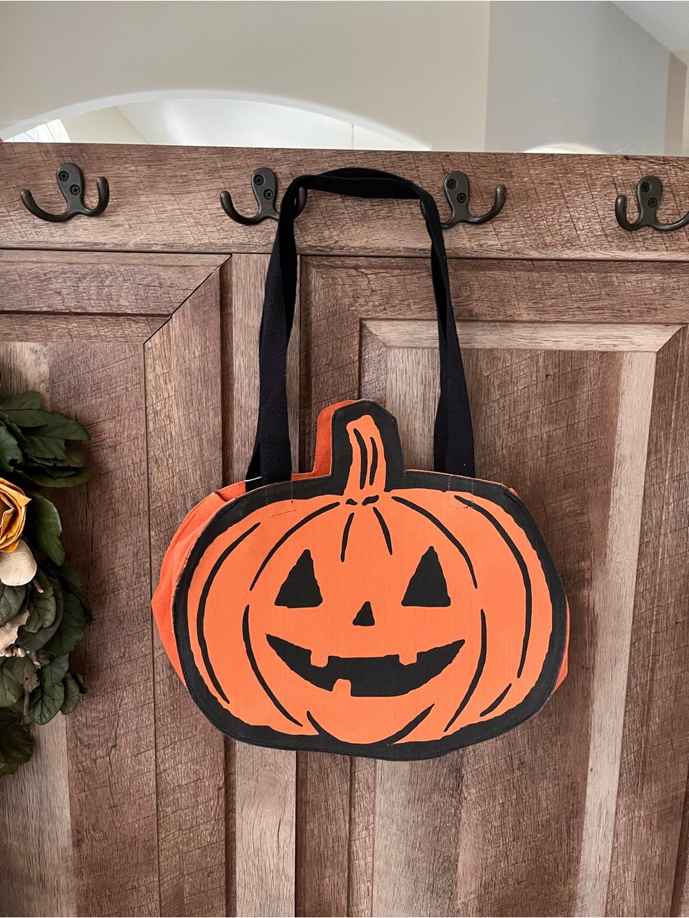 Retro style Pumpkin Shaped Tote Bag Trick-or-Treat Candy Bucket Spooky Accent
